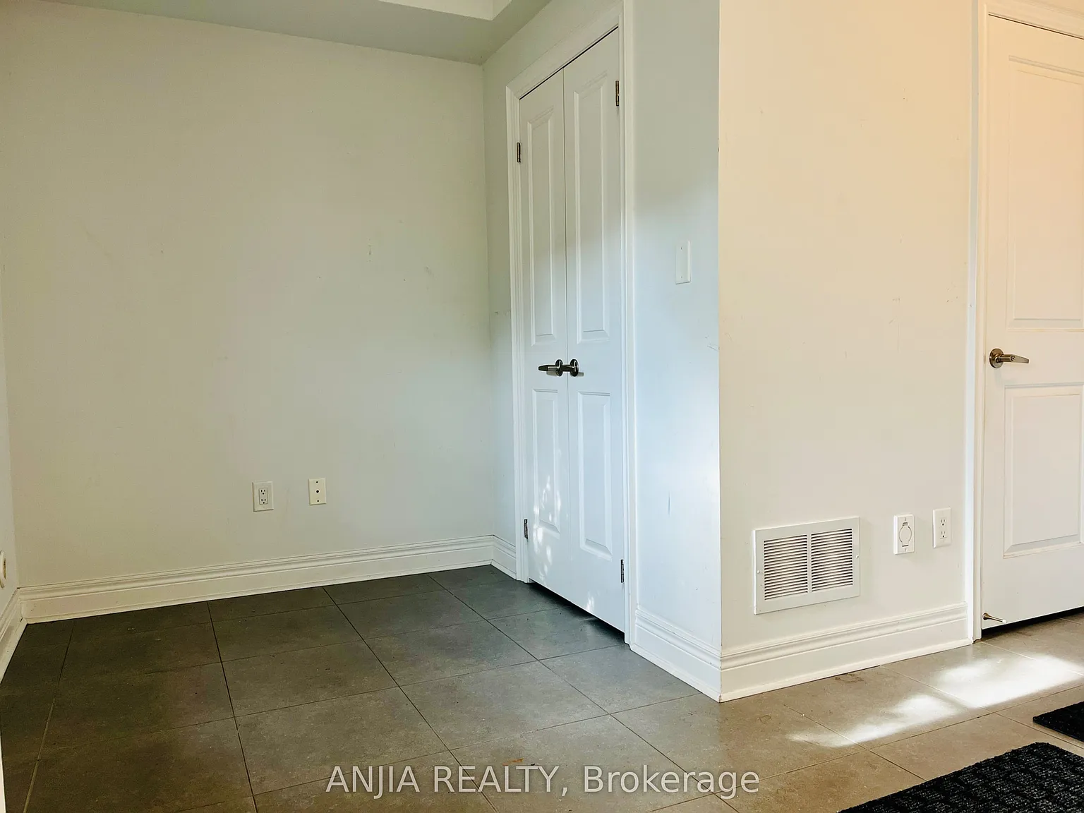 3 bed, $3,800 — Photo 3