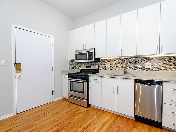 3rd image of 3430 N Elaine Pl