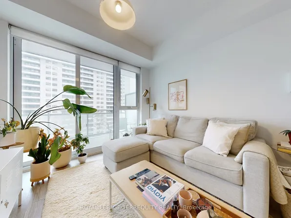 1830 Bloor St W #742, Toronto, ON M6P 0A2