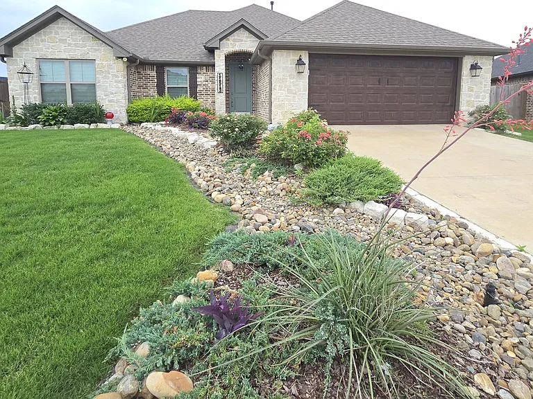 11513 Lindsey Garden Dr — Photo 2