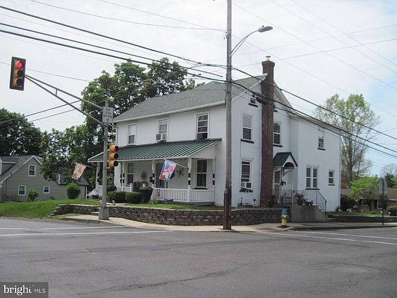 4th image of 327 N 5th St