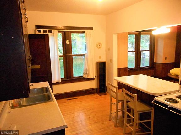 5th image of 304 Elm Ave SE