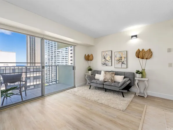 2440 Kuhio Ave APT 1101, Honolulu, HI 96815