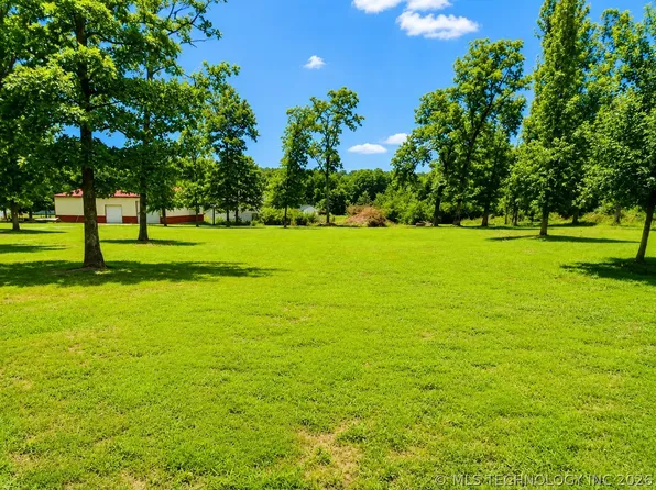 12923 W Southern Oaks St, Tahlequah, OK 74464