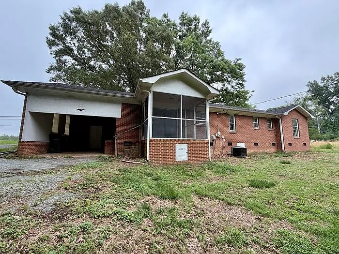 3 bed, 2.0 bath, 1613 sqft, $1,695 — Photo 4