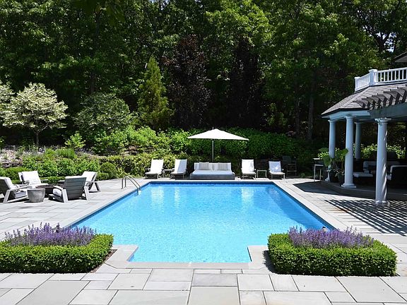 5th image of 371 Sag Harbor Tpke