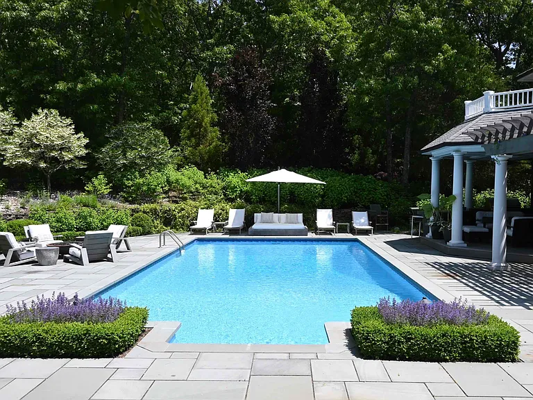 371 Sag Harbor Tpke — Photo 5