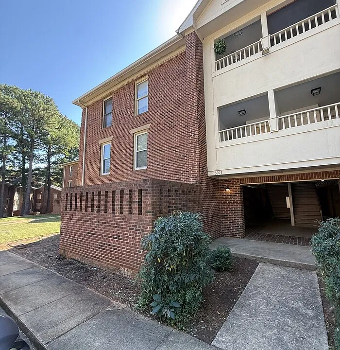 3605 Helix Ct #101