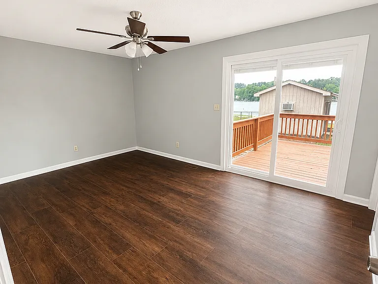 101 Bayview Cir — Photo 18
