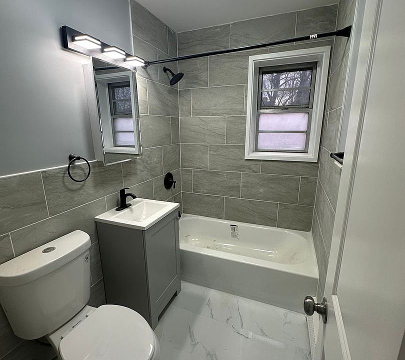 1st image of 122-138 E 7th St #128-101