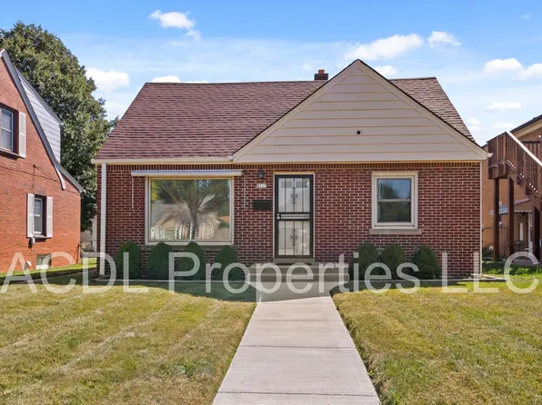 8215 W Burleigh St, Milwaukee, WI 53222