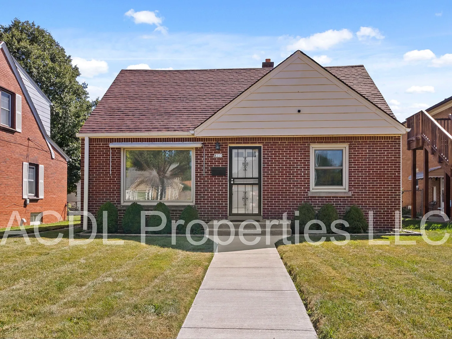 8215 W Burleigh St photo 1