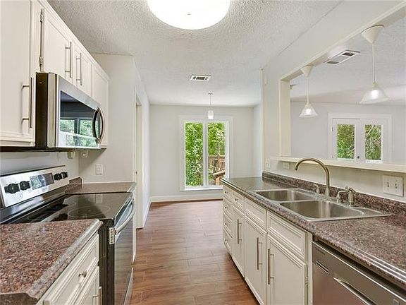 5th image of 922 Berrywood Dr