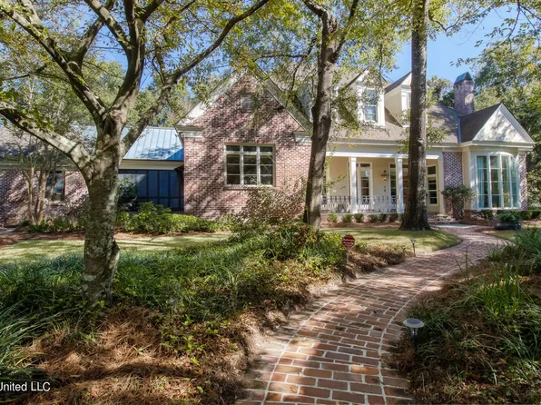 4 Cedarwood Ln, Gulfport, MS 39503