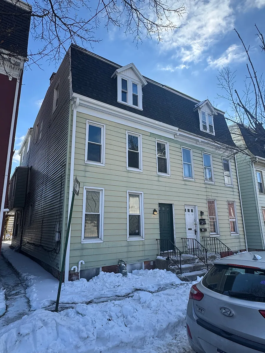 Photo 1 of 20 - 746 W Philadelphia St #3 - York, PA Primary Photo - 746 W Philadelphia St #3
