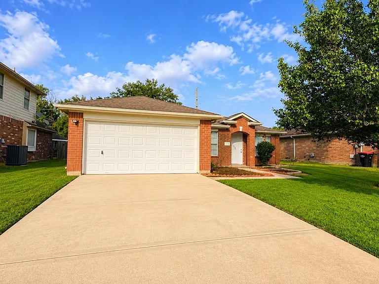 5114 Santrey Dr — Photo 3