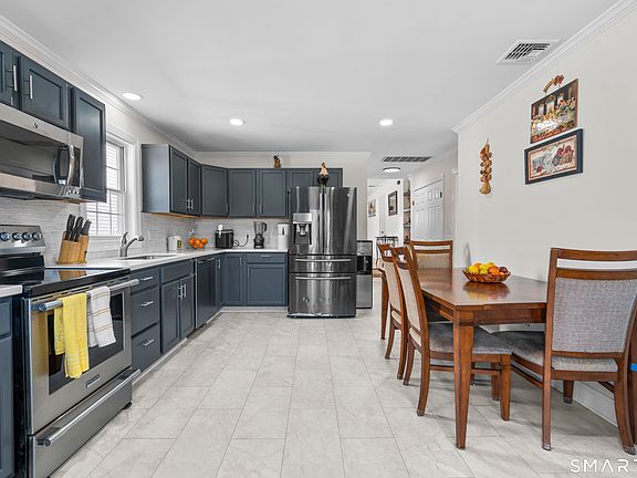 5th image of 21 Hinman Street