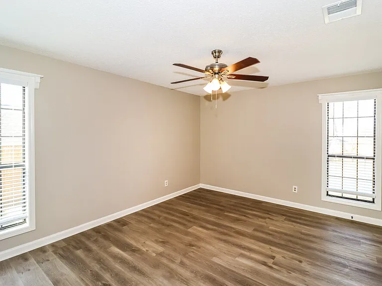 5642 Crievewood Dr — Photo 9