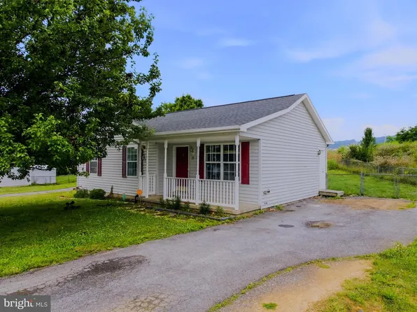 18 Pacific Blvd, Hedgesville, WV 25427