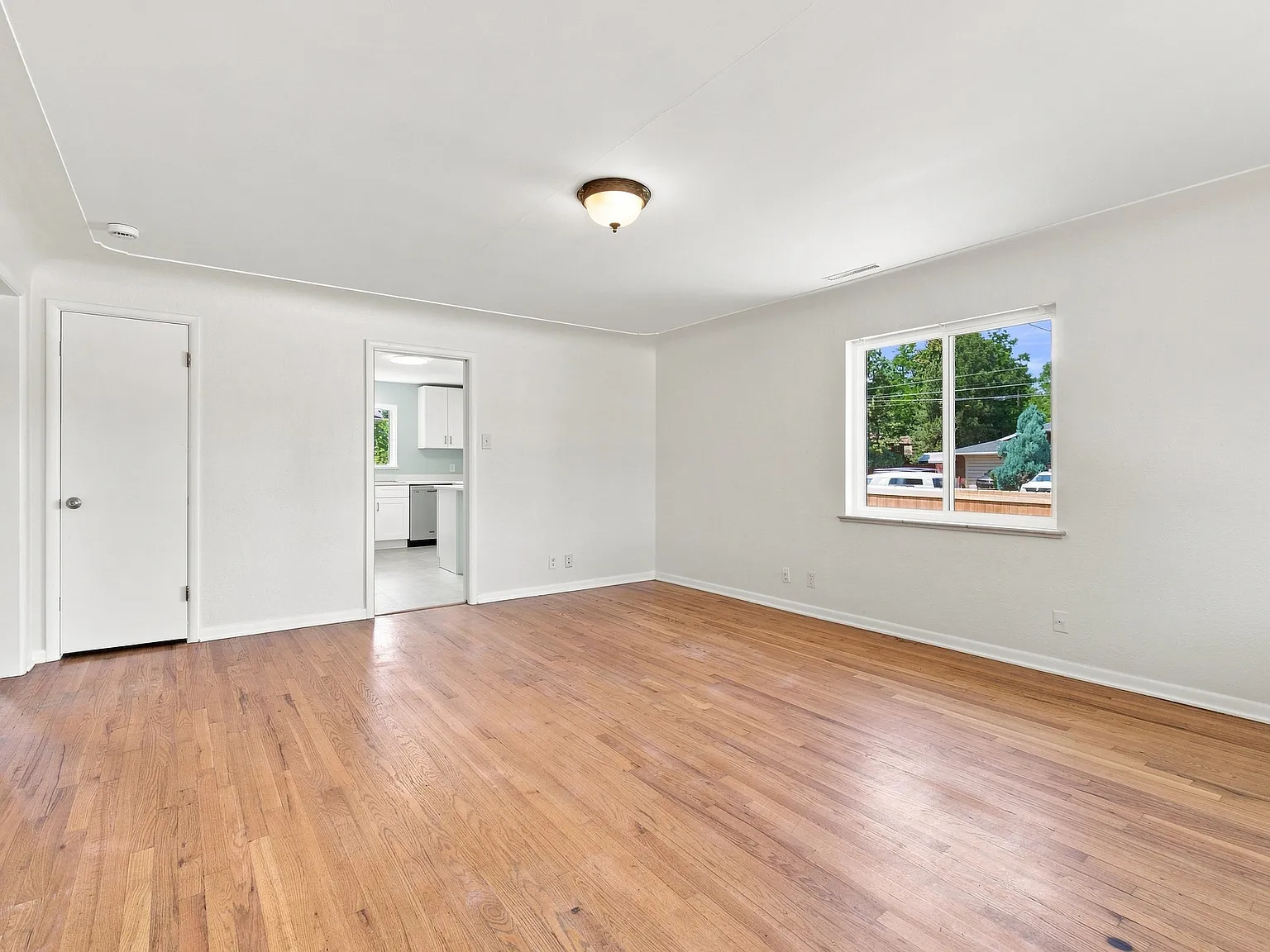 2 bed, 975 sqft, $2,300 — Photo 4