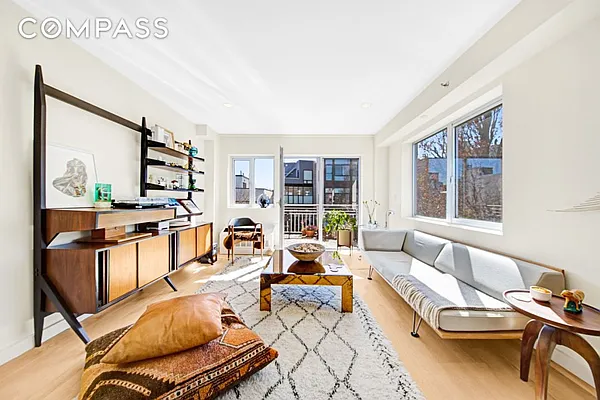 Sold by Compass | media 21