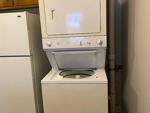 5th image of 526 Main St APT 6