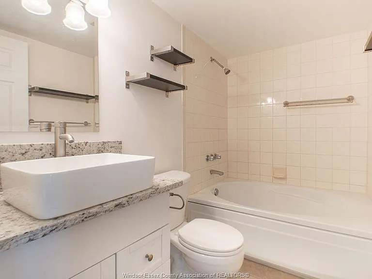 75 Riverside Dr E #901 — Photo 18
