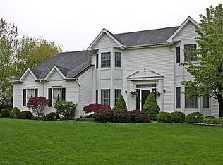 83 E Pinelake Dr, Buffalo, NY 14221