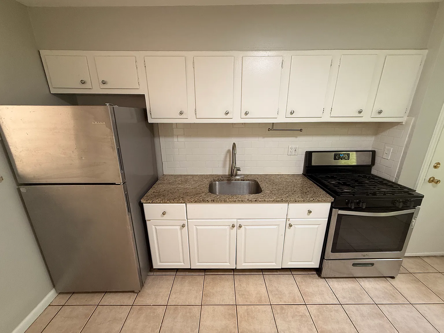 2 bed, 800 sqft, $1,700 — Photo 2