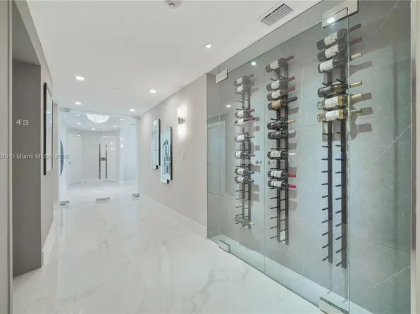 300 S Pointe Dr APT 4306, Miami Beach, FL 33139