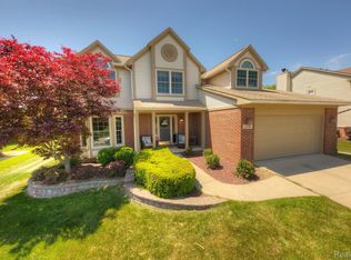 154 Easton Dr, South Lyon, MI