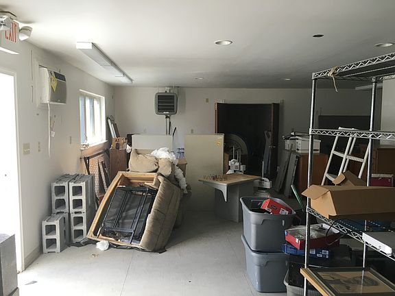 5th image of 417 Walnut St