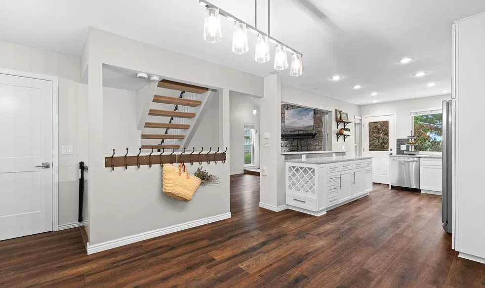 3 bed, 2.5 bath, 2081 sqft, $2,850 — Photo 4