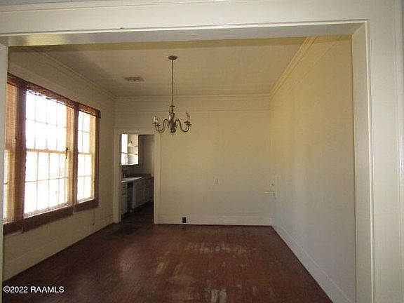 3rd image of 302 E Saint Victor St