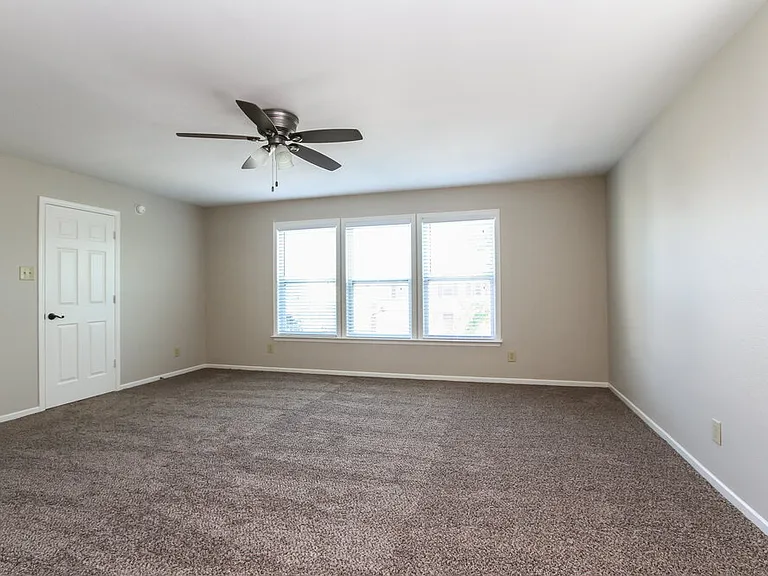 10718 Pavilion Dr — Photo 8