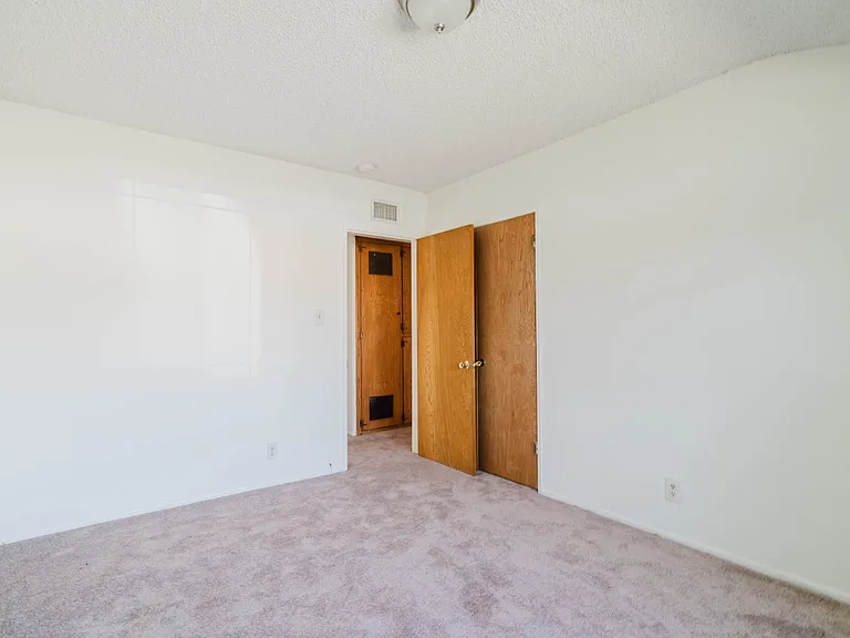10826 Blucher Ave — Photo 16