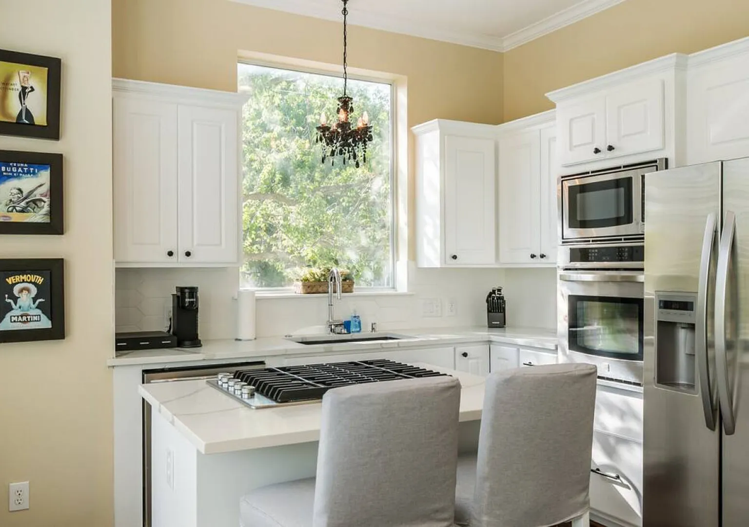 Stylish Montrose Townhome - Sleeps 10 — Photo 2