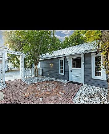 2nd image of 205 E Voorhis Ave