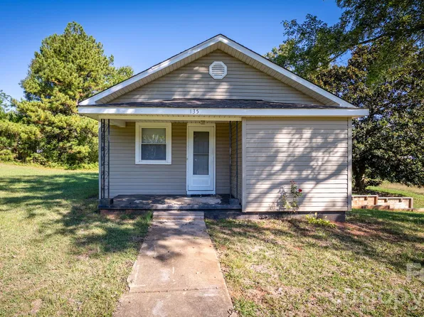 135 Vinson Rd, Statesville, NC 28677