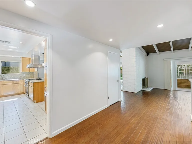 22951 Austin St — Photo 4