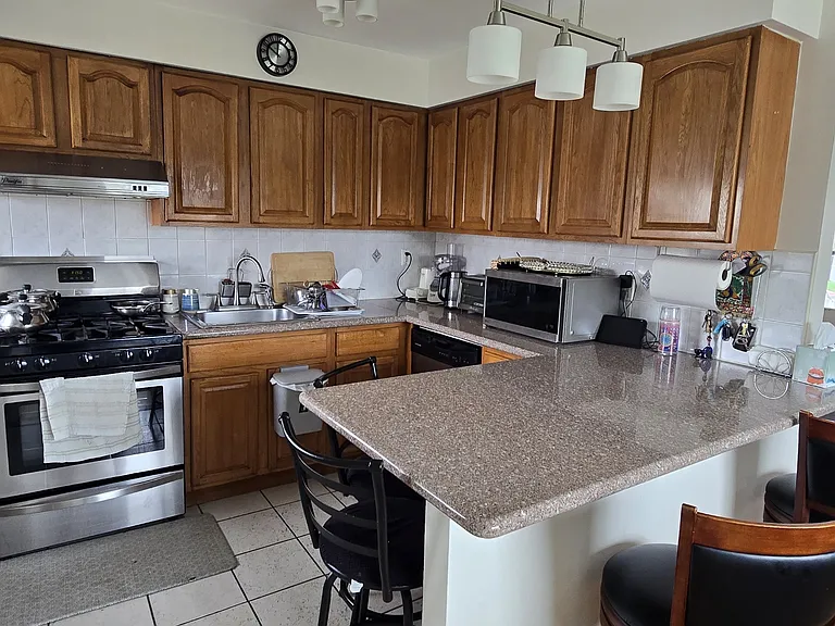 35 Universal Ave — Photo 9