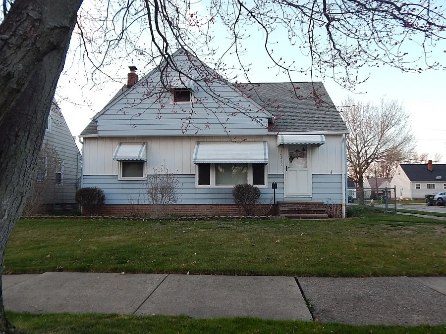 24861 Puritan Ave photo 1