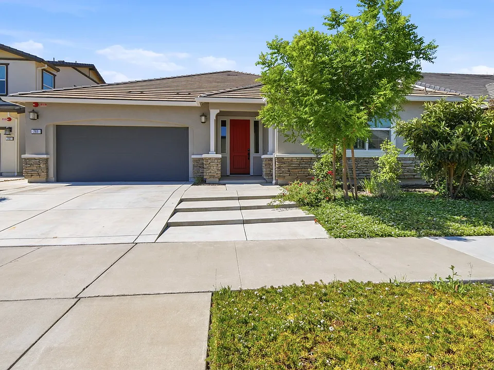 761 Hydrangea Dr