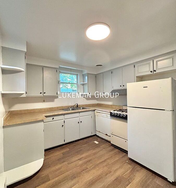 1st image of 3729-3731 Oakland Dr #6