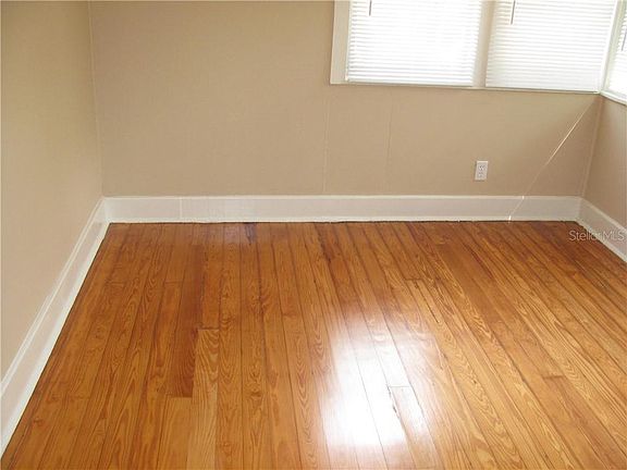 5th image of 2721.5 Burlington Ave N