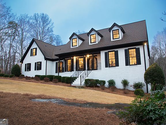 3rd image of 1505 Old Fountain Rd