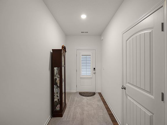 5th image of 180 Daisy Dr