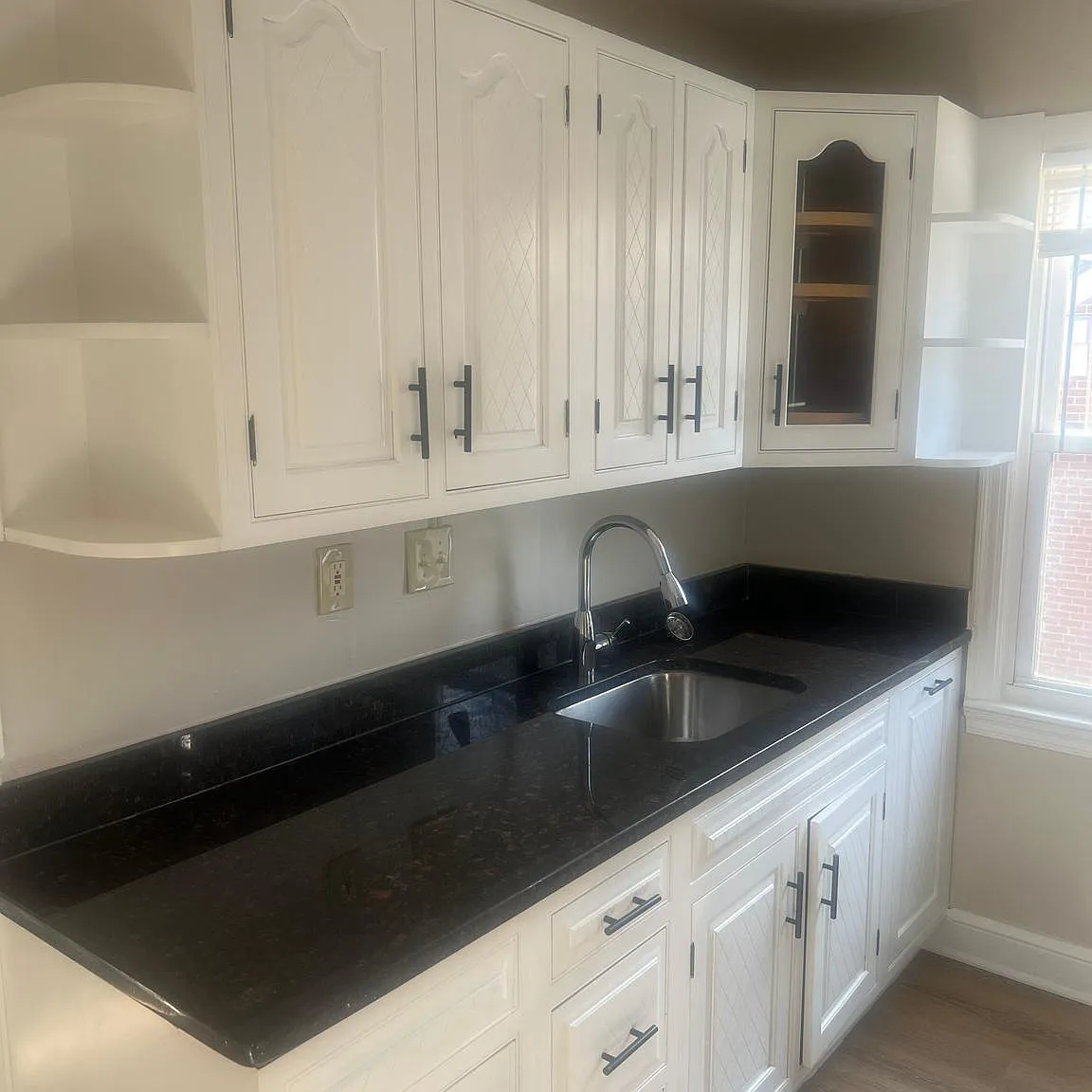 1 bed, $1,561 — Photo 2