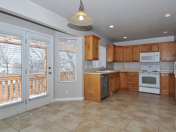 4th image of 846 E Forest Ct