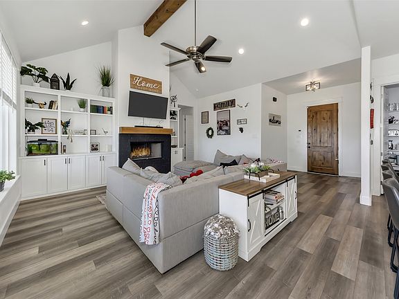 3rd image of 1040 Agnes N